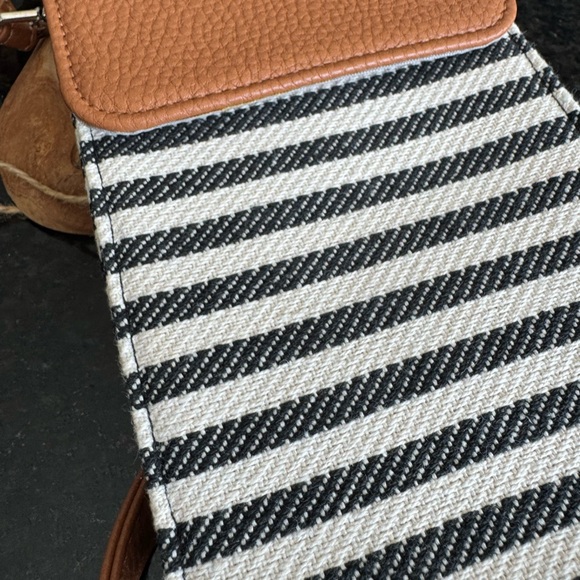 ThirtyOne Dark Gray/Black Striped Crossbody Bag - Picture 2 of 8